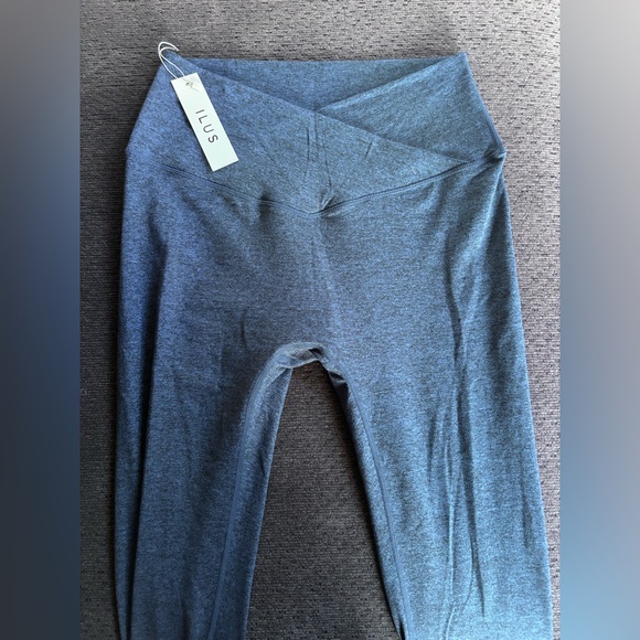 ILUS Label cinch crossover flare leggings - Picture 2 of 4